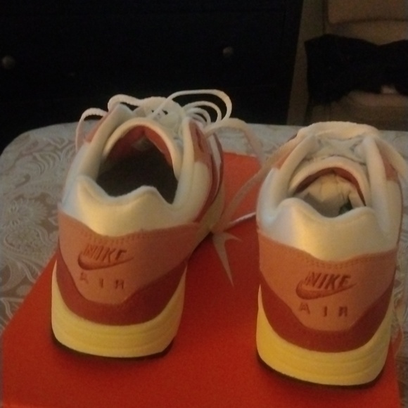 Sneakers - Picture 3 of 3